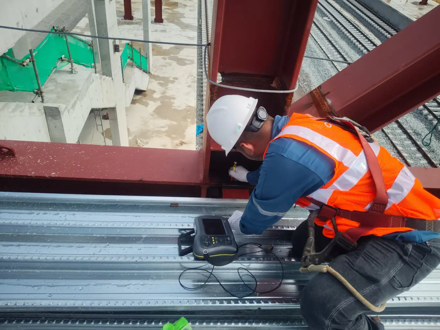 Ultrasonic testing on a steel member